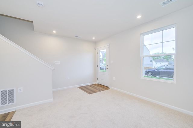 82 COOLIDGE AVE, Ranson, WV 25438
