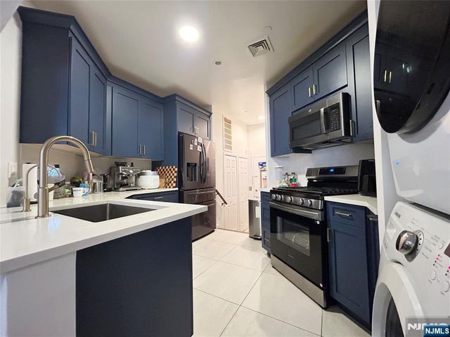 18 Independence Way J018, Edgewater, NJ 07020