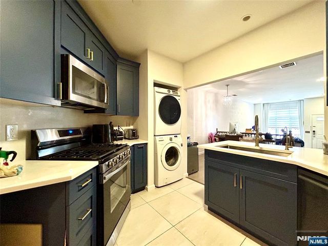 18 Independence Way J018, Edgewater, NJ 07020