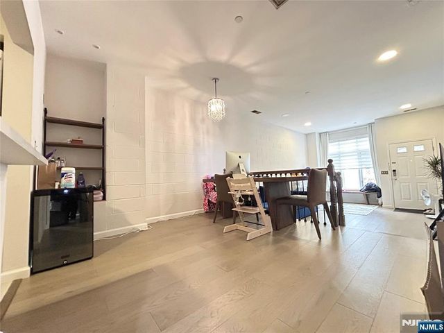 18 Independence Way J018, Edgewater, NJ 07020