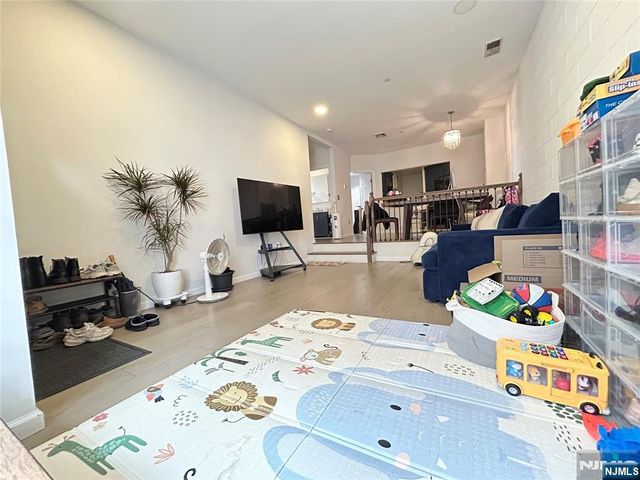 18 Independence Way J018, Edgewater, NJ 07020