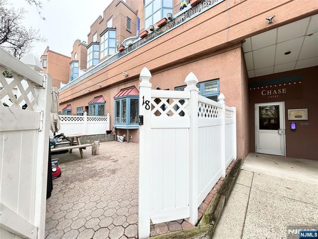 18 Independence Way J018, Edgewater, NJ 07020