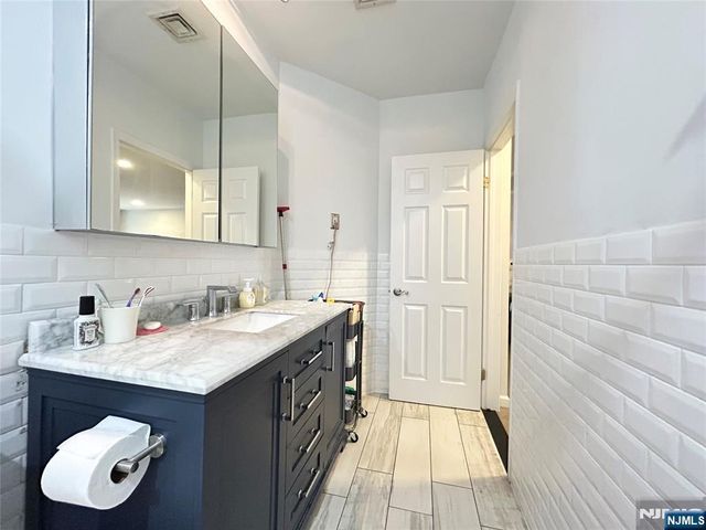 18 Independence Way J018, Edgewater, NJ 07020