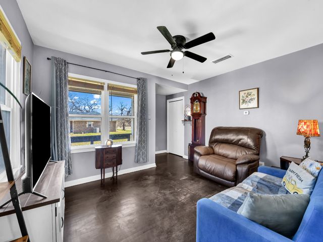 309 N Cedar Street, Springtown, TX 76082