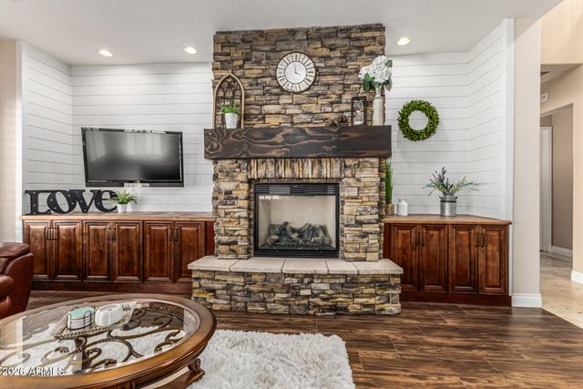 3019 S LARKSPUR Street, Gilbert, AZ 85295