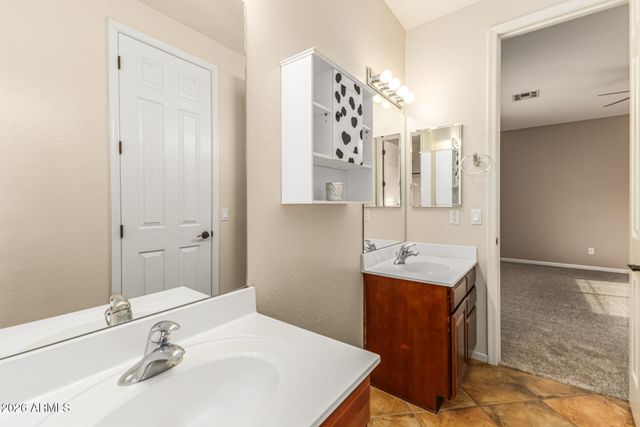 3019 S LARKSPUR Street, Gilbert, AZ 85295