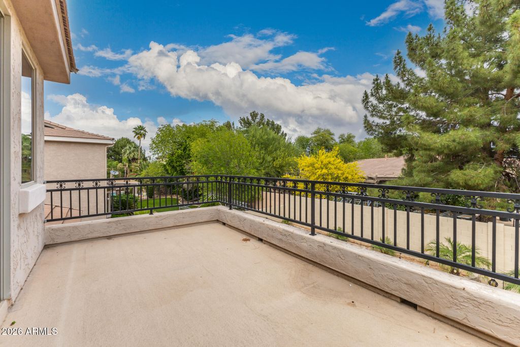 Image 10 of property listing at 3019 S LARKSPUR Street, Gilbert, AZ 85295