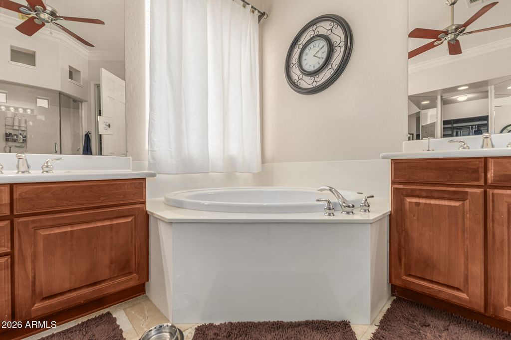 Image 13 of property listing at 3019 S LARKSPUR Street, Gilbert, AZ 85295