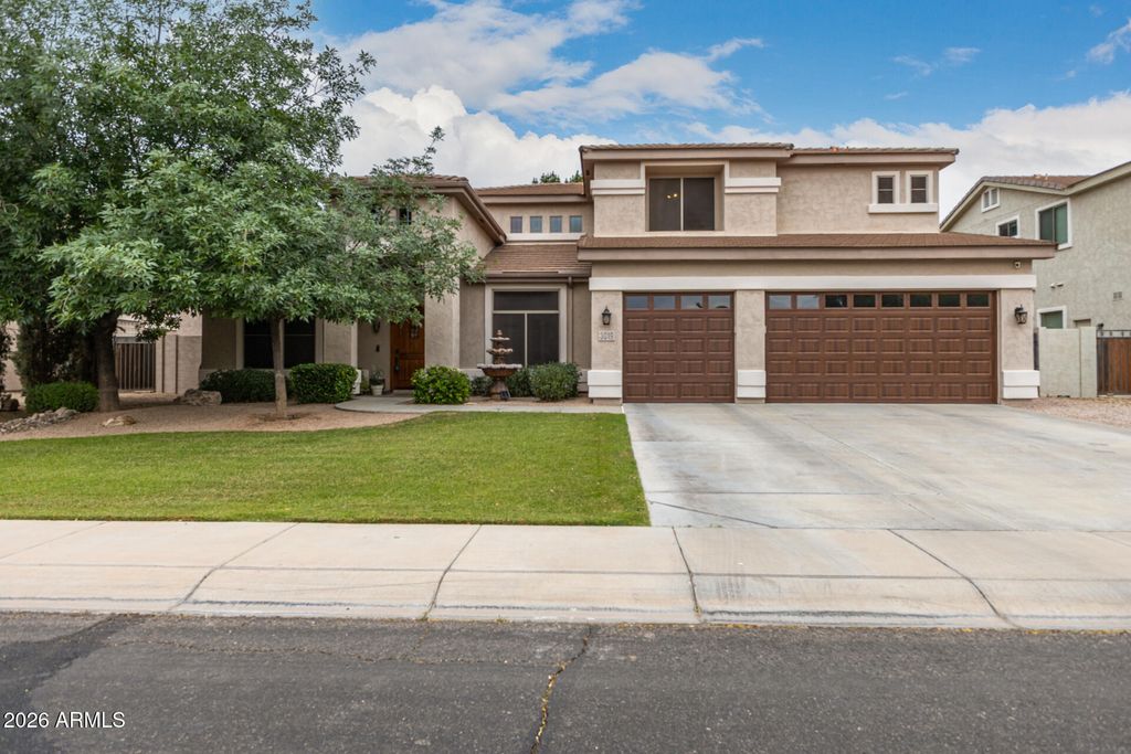 Image 14 of property listing at 3019 S LARKSPUR Street, Gilbert, AZ 85295