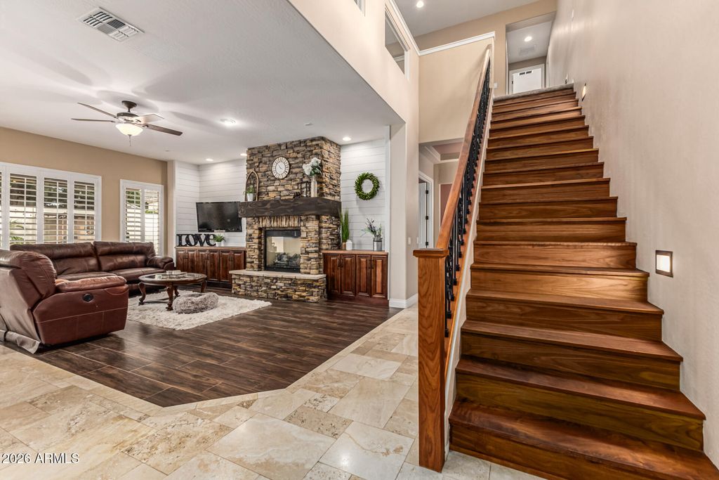 Image 17 of property listing at 3019 S LARKSPUR Street, Gilbert, AZ 85295