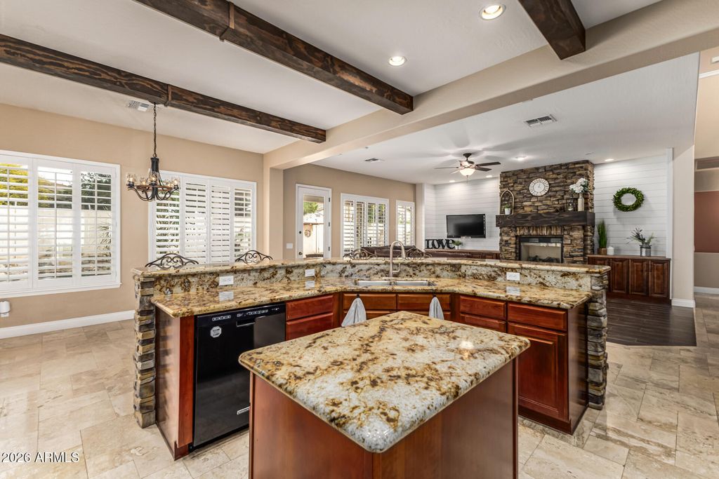 Image 2 of property listing at 3019 S LARKSPUR Street, Gilbert, AZ 85295