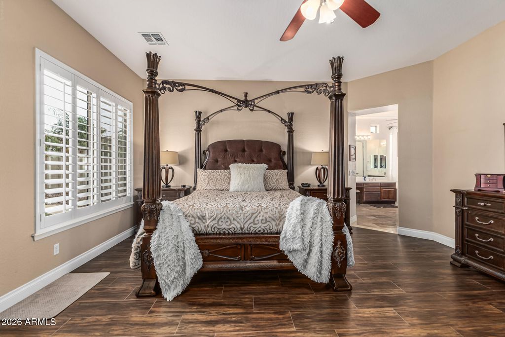 Image 25 of property listing at 3019 S LARKSPUR Street, Gilbert, AZ 85295