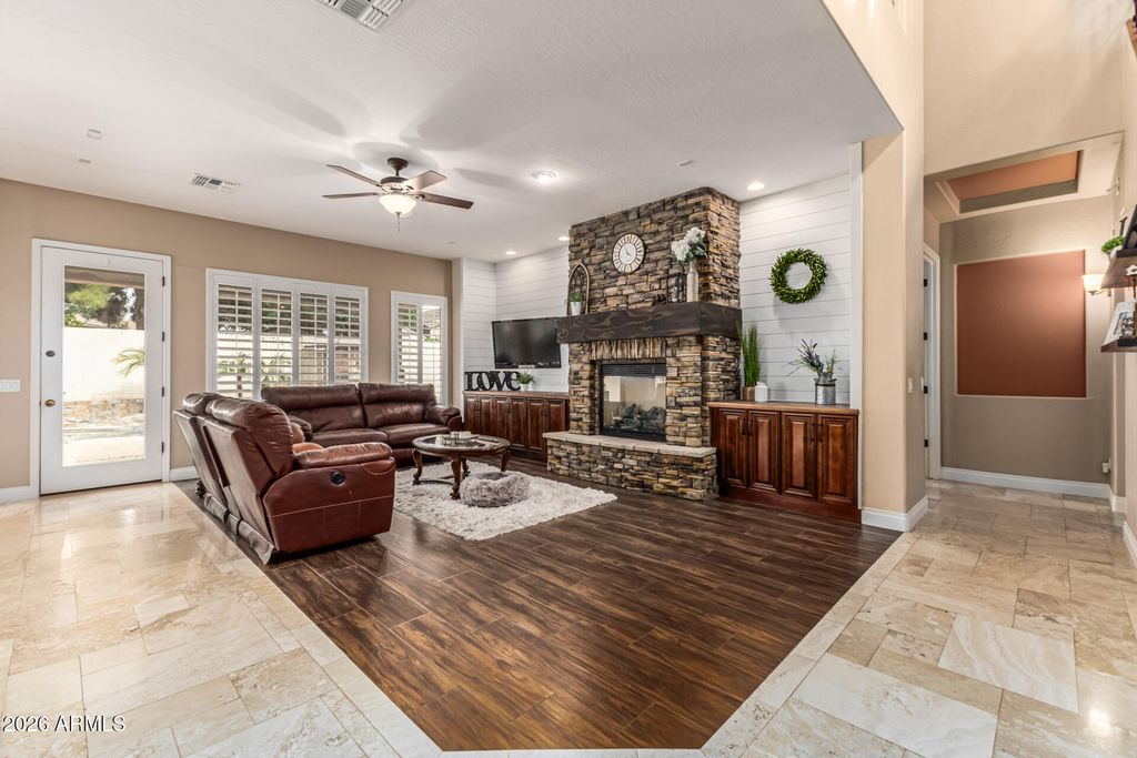 Image 35 of property listing at 3019 S LARKSPUR Street, Gilbert, AZ 85295