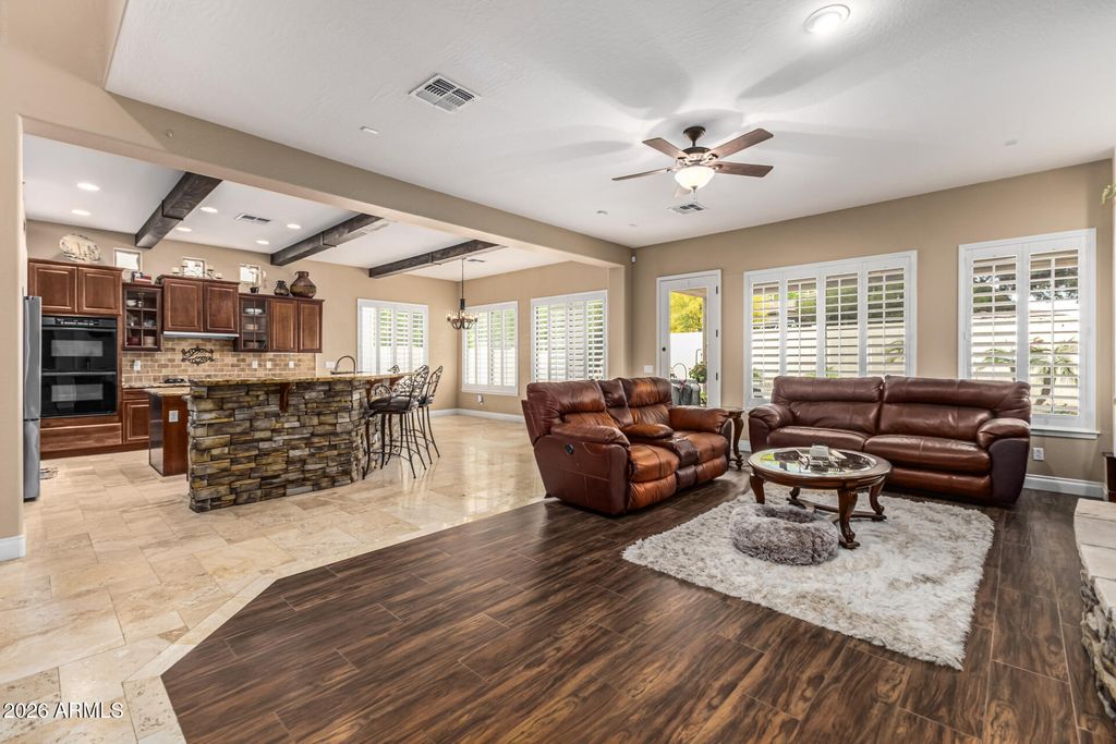 Image 5 of property listing at 3019 S LARKSPUR Street, Gilbert, AZ 85295
