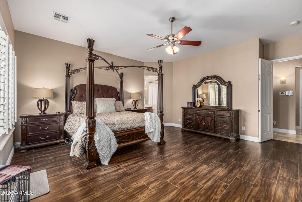 Image 7 of property listing at 3019 S LARKSPUR Street, Gilbert, AZ 85295