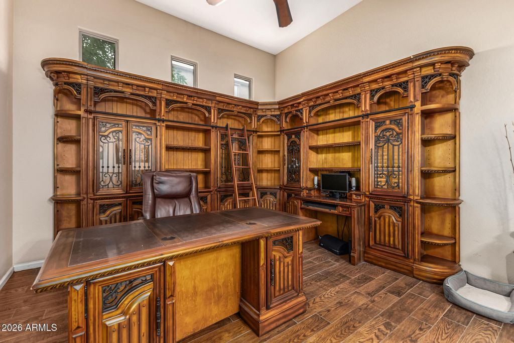 Image 8 of property listing at 3019 S LARKSPUR Street, Gilbert, AZ 85295