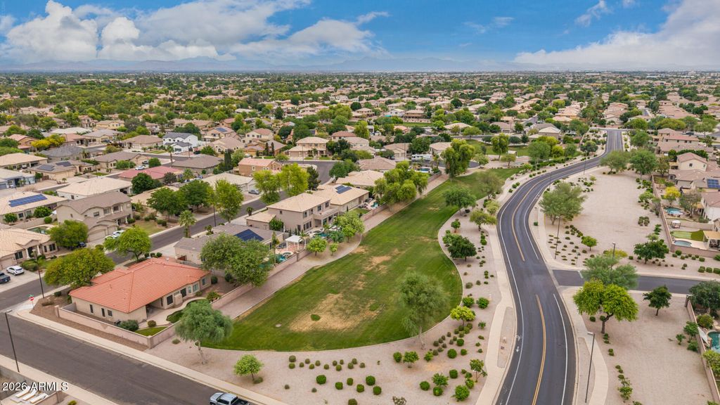 Image 81 of property listing at 3019 S LARKSPUR Street, Gilbert, AZ 85295