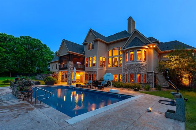 809 NE Bridge Creek Court, Grimes, IA 50111