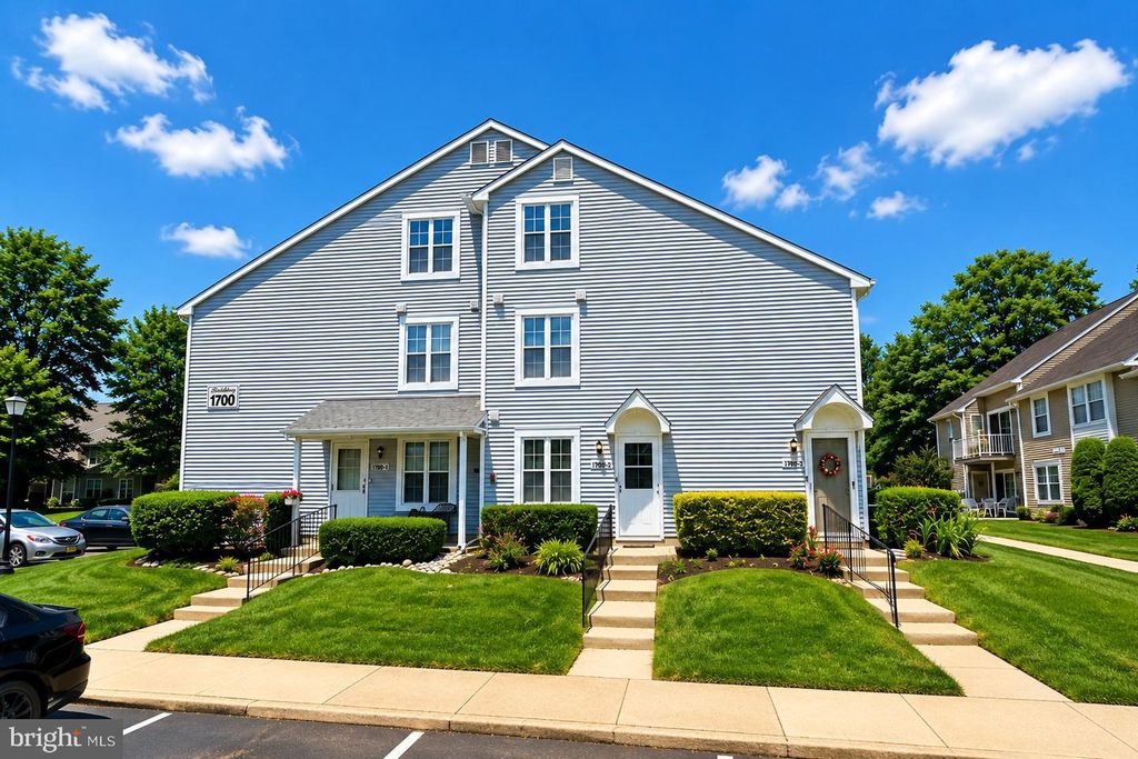 1705-A HEATHERSTONE CT, Mount Laurel, NJ 08054