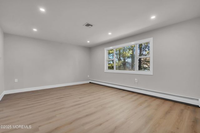 9 Gramercy Court, Toms River, NJ 08757