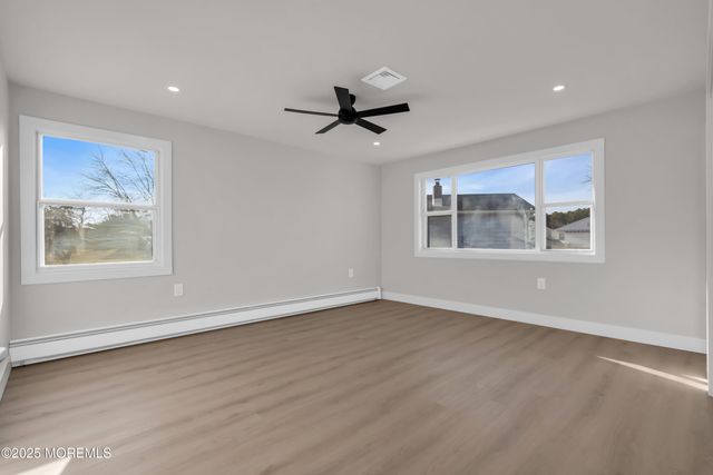 9 Gramercy Court, Toms River, NJ 08757