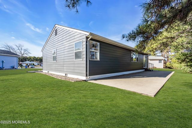 9 Gramercy Court, Toms River, NJ 08757