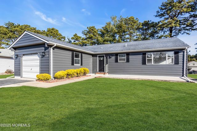 9 Gramercy Court, Toms River, NJ 08757