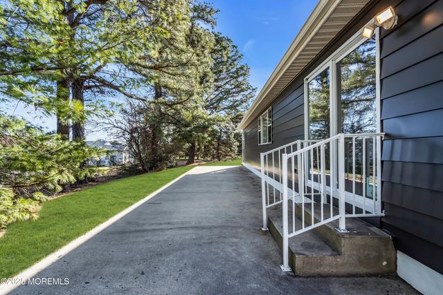 9 Gramercy Court, Toms River, NJ 08757