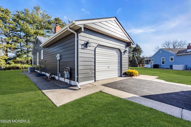 9 Gramercy Court, Toms River, NJ 08757