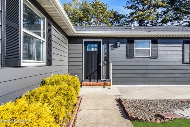 9 Gramercy Court, Toms River, NJ 08757