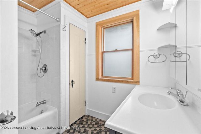 1520 Park Avenue, Lansing, MI 48910