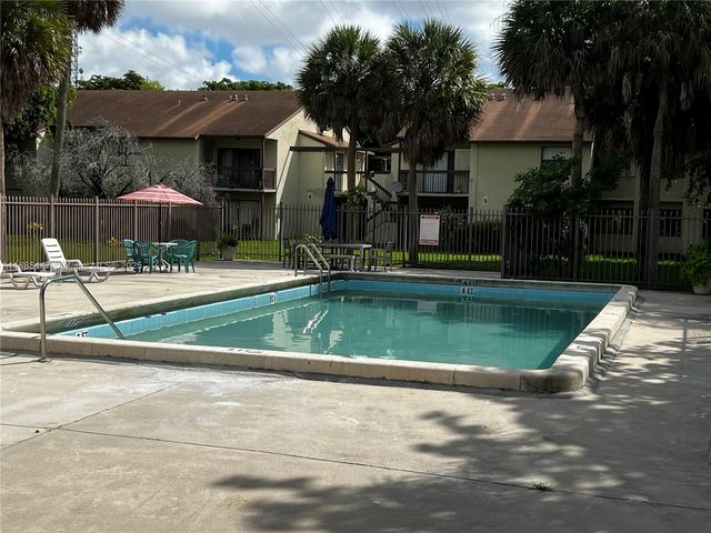 425 NW 210th St 102, Miami Gardens, FL 33169