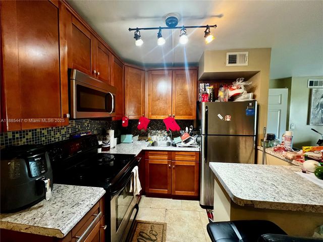 425 NW 210th St 102, Miami Gardens, FL 33169