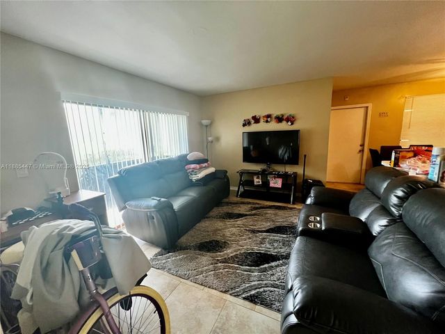 425 NW 210th St 102, Miami Gardens, FL 33169