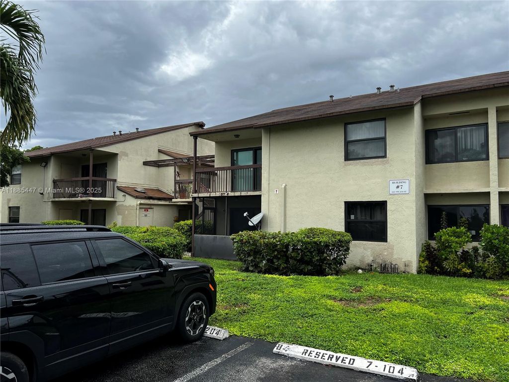 425 NW 210th St 102, Miami Gardens, FL 33169