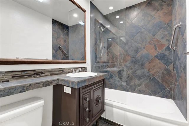 7517 Louise Avenue, Lake Balboa, CA 91406