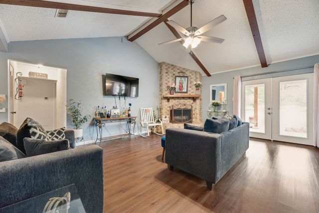 22 Spring Oaks Road, Burleson, TX 76028