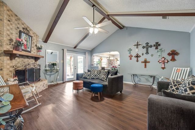 22 Spring Oaks Road, Burleson, TX 76028