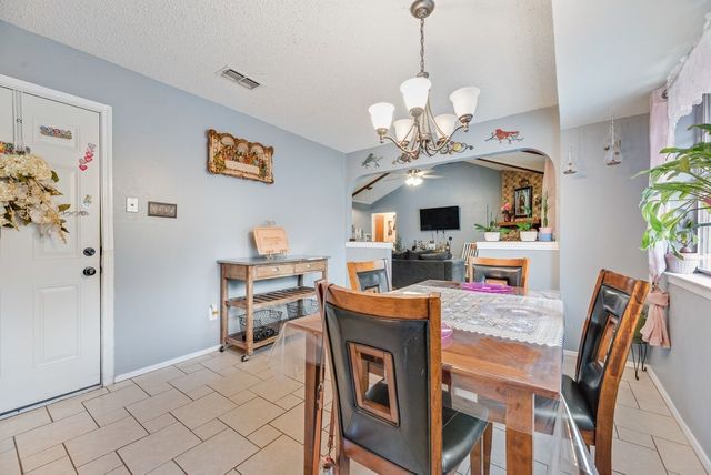 22 Spring Oaks Road, Burleson, TX 76028