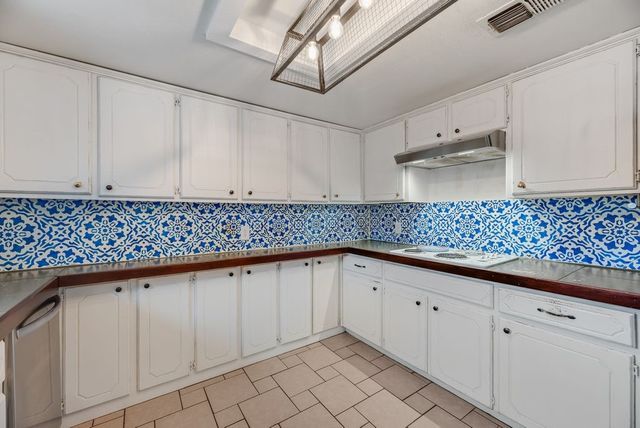 22 Spring Oaks Road, Burleson, TX 76028