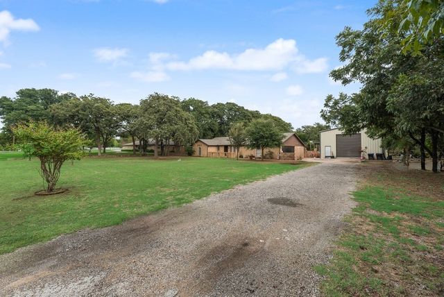 22 Spring Oaks Road, Burleson, TX 76028