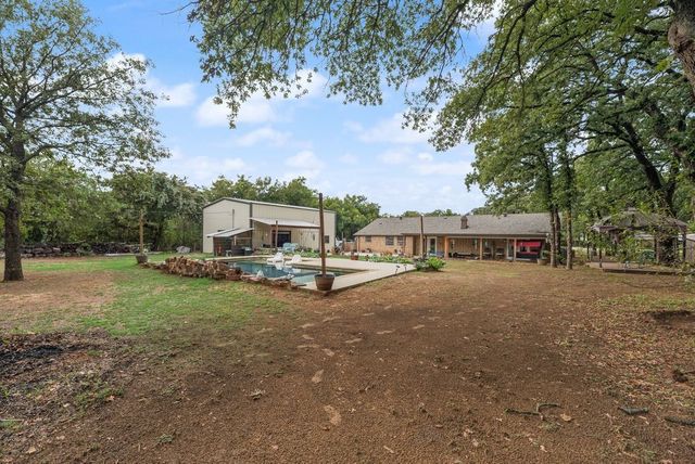 22 Spring Oaks Road, Burleson, TX 76028