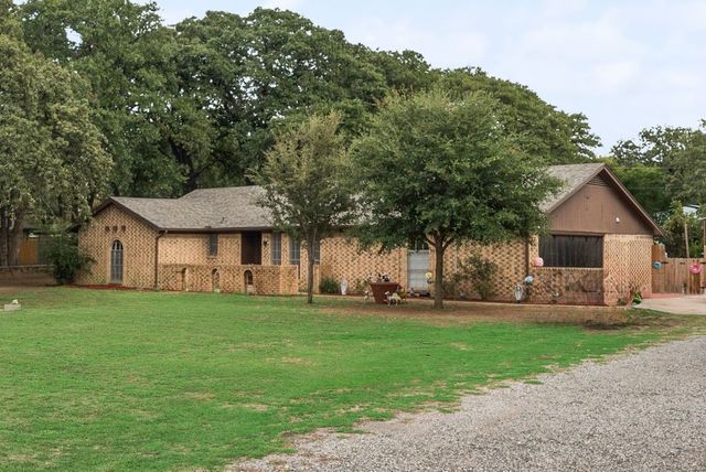 22 Spring Oaks Road, Burleson, TX 76028