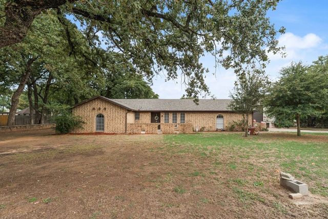 22 Spring Oaks Road, Burleson, TX 76028