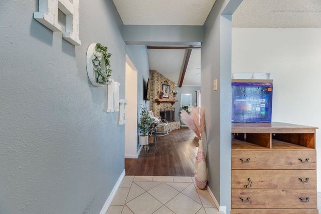 22 Spring Oaks Road, Burleson, TX 76028