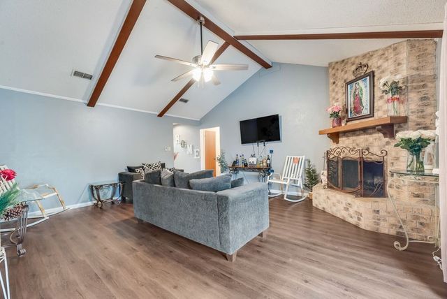 22 Spring Oaks Road, Burleson, TX 76028
