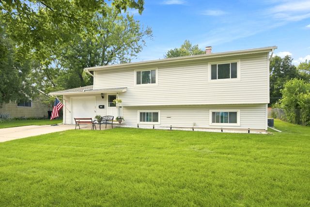652 Sussex Lane, Crystal Lake, IL 60014