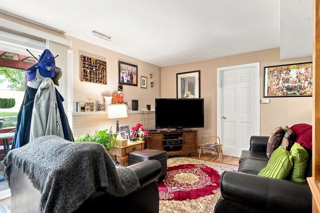 652 Sussex Lane, Crystal Lake, IL 60014