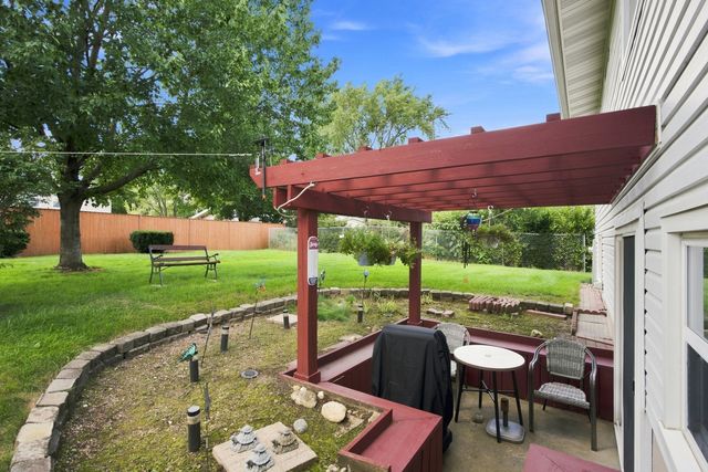 652 Sussex Lane, Crystal Lake, IL 60014