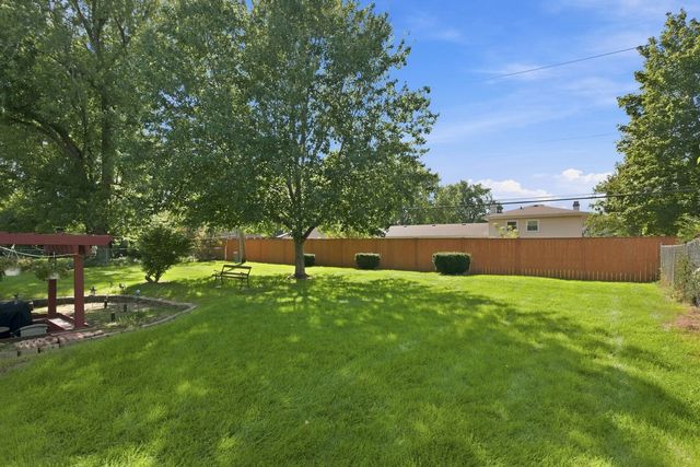 652 Sussex Lane, Crystal Lake, IL 60014